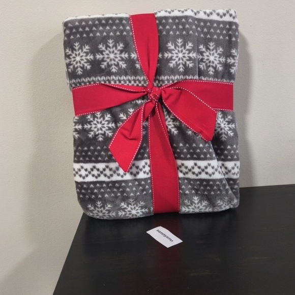North Pole Trading Velvet Soft Plush Throw 50 x 60 GRAY Christmas Snowflakes x2 - Picture 5 of 5